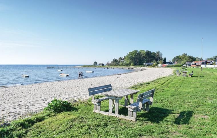 Lej sommerhus i Følle Strand