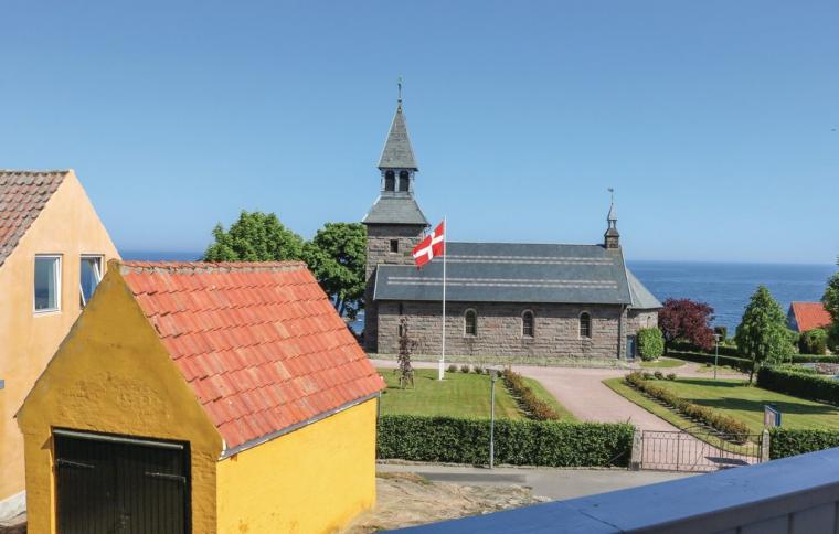 Udsigt over Gudhjem Kirke