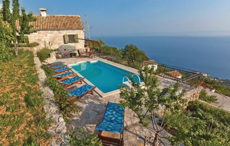 Feriehus Makarska med pool