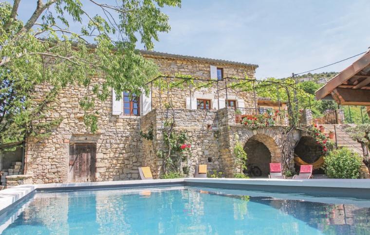 Feriehus med pool i Ardeche
