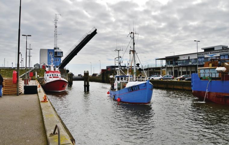lej sommerhus i Årgab og besøg Hvide Sande Havn