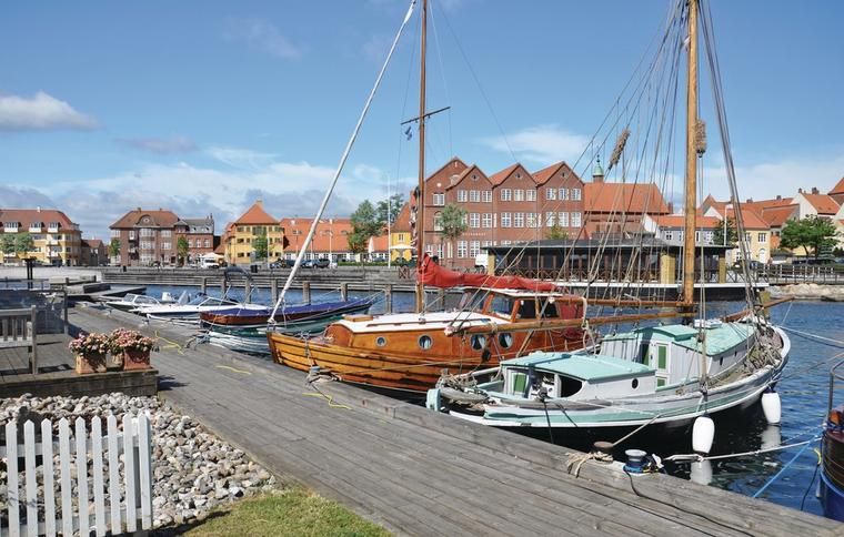 Lej sommerhus i Kerteminde og besøg den hyggelige havn