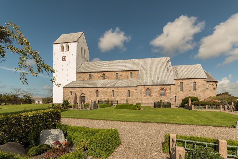 Lej sommerhus i Vestervig og besøg Nordens største landsbykirke