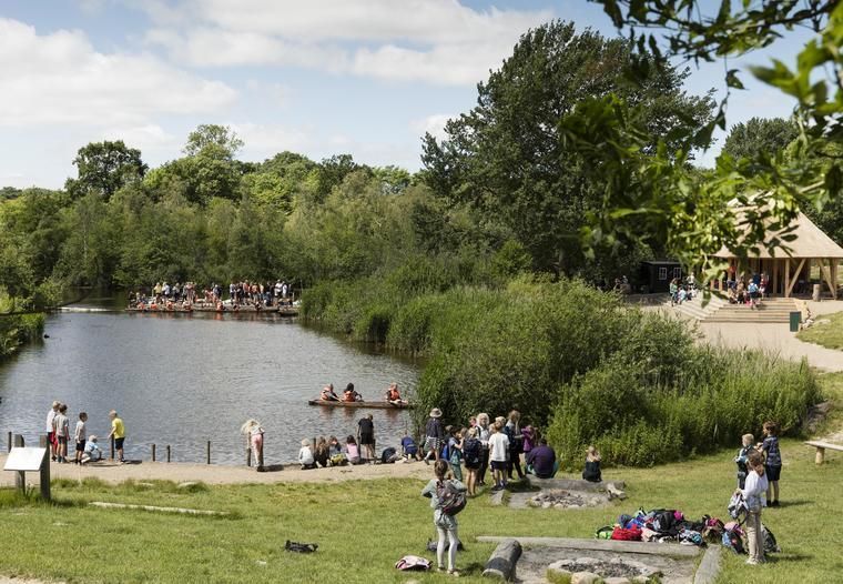 Lej sommerhus ved Sejerøbugten og besøg Sagnlandet Lejre