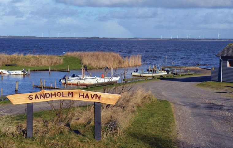 Lej sommerhus i Ulfborg og besøg Sandholm Havn ved Nissum Fjord