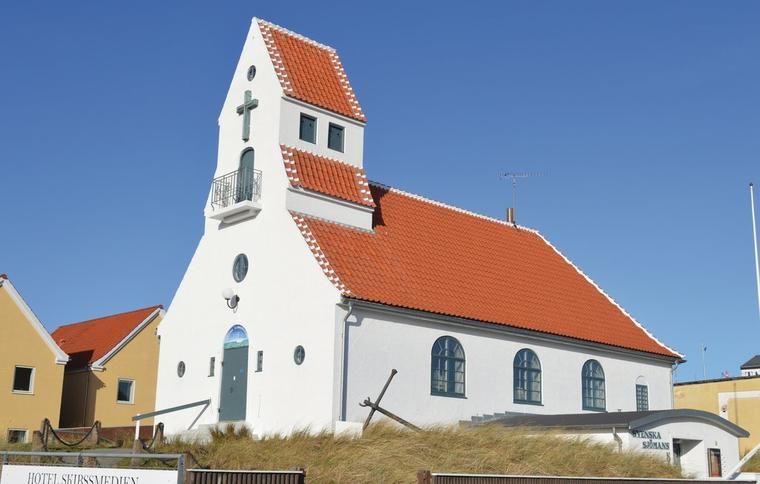 Hold ferie i Skagen og kig forbi den svenske kirke