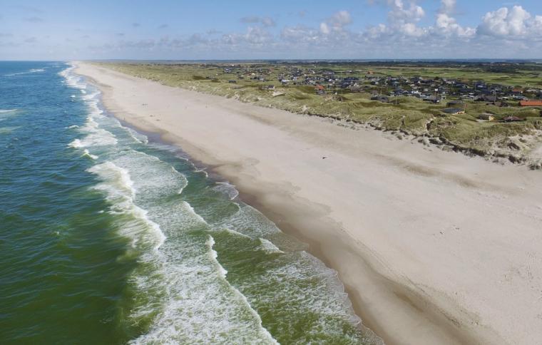 få en sand badeferie med et sommerhus ved Vesterhavet