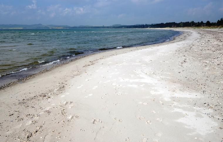 Lej sommerhus i Knebel lige ved stranden