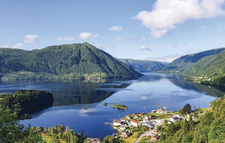 Udsigt over dele af Osterøy