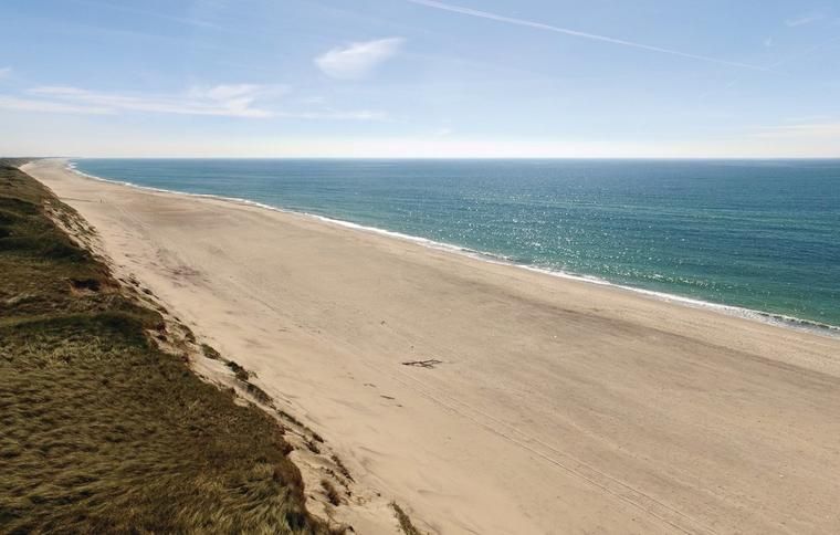 Lej sommerhus i Vedersø Klit og nyd den gode strand