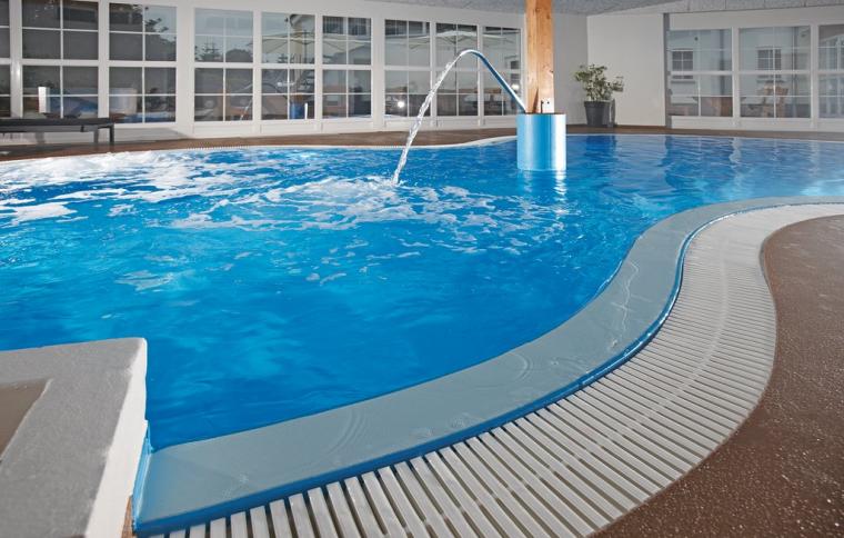 Lej sommerhuse med indendørs pool danmark