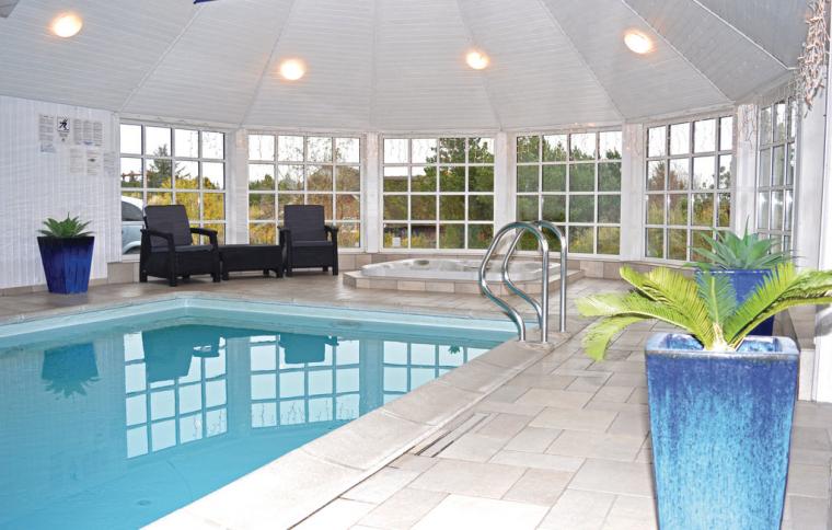 Sommerhus indendørs pool