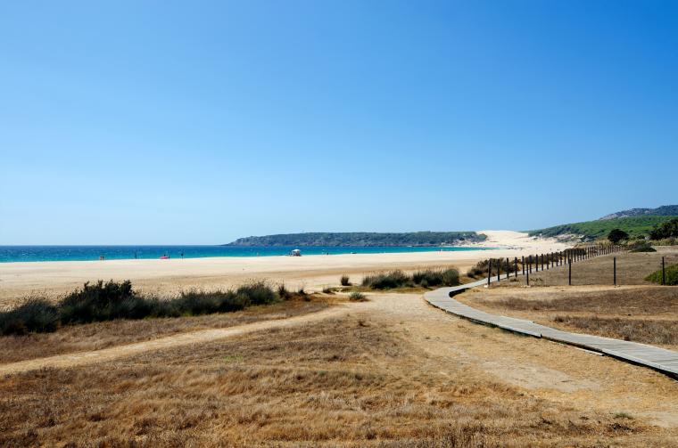 lej et feriehus ved stranden bolonia i andalusien