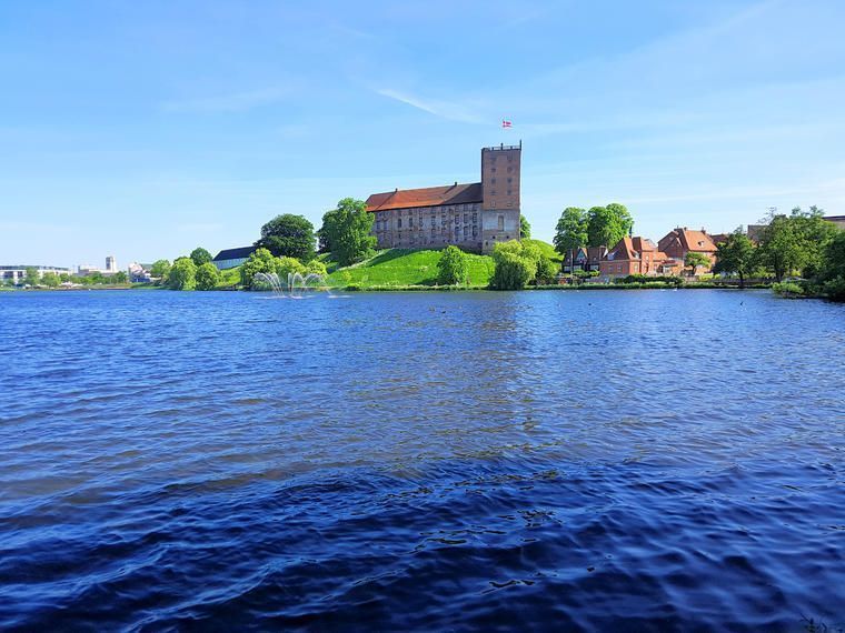 Lej sommerhus i Sønderjylland og besøg Koldinghus