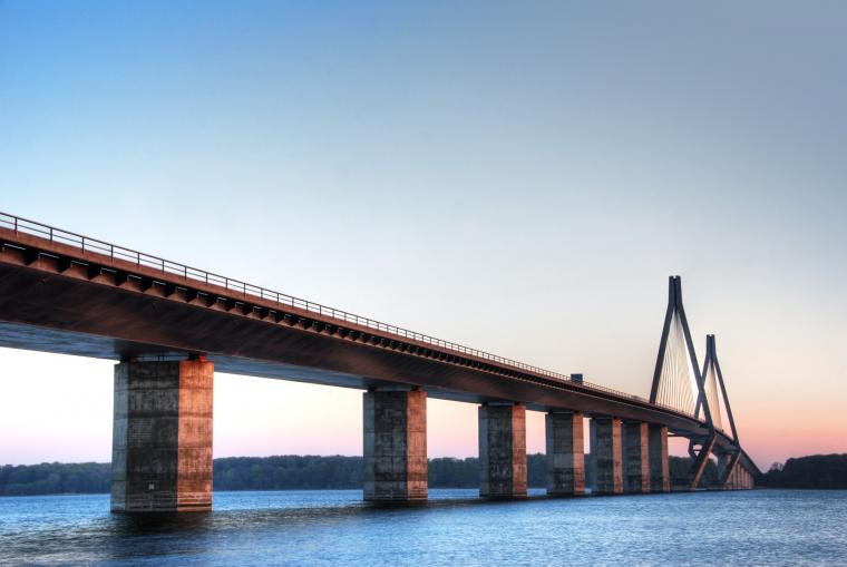 Se den smukke bro til falster på jeres sommerhusferie
