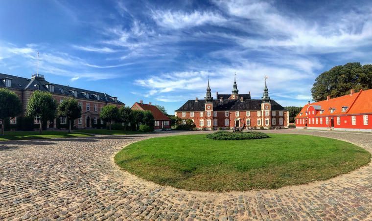 besøge jægerspris slot fra et sommerhus i jægerspris