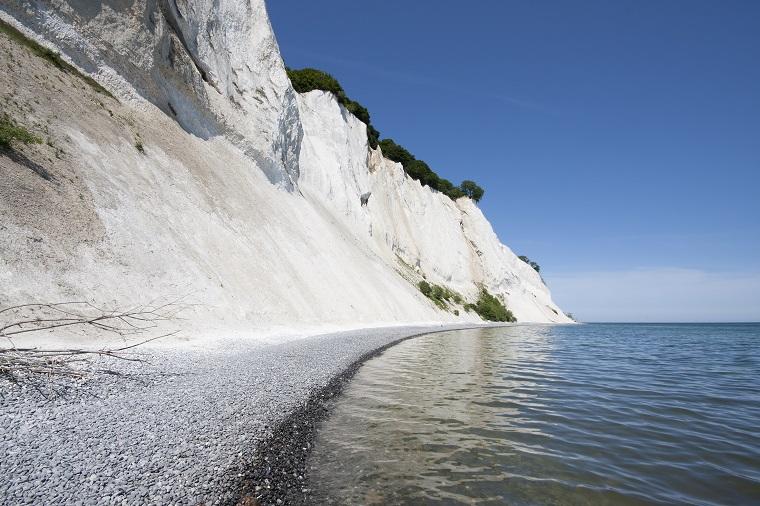 Lej sommerhus på Falster og besøg Møns Klint