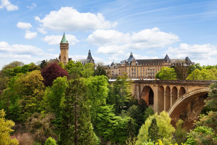 hold ferie i Luxembourg og se Adolphe Broen