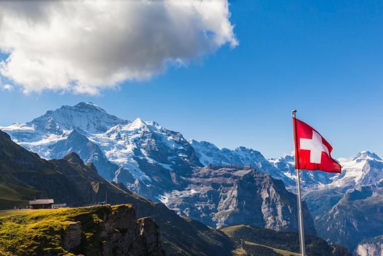 Fereihus med pool i Schweiz