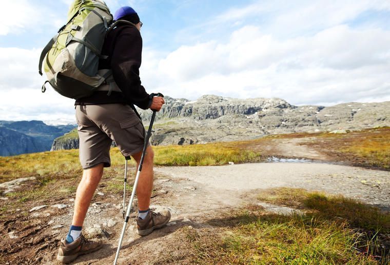 Lej en hytte i Hyllestad og tag på vandring i naturen