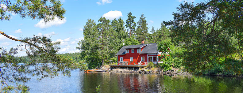 Ødegårdsferie i Sydsverige, vandreferie i Norges storslåede natur eller sjove og spændende seværdigheder syd for grænsen i Nordtyskland? Udforsk vores nabolande og book dit mini-eventyr.